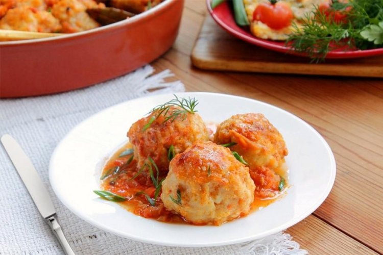 Рыбные тефтели с рисом и подливкой