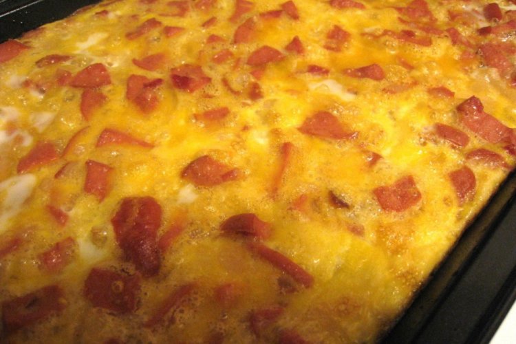 Тертая картошка с сосисками в духовке