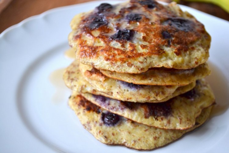 Овсяные оладьи с ягодами