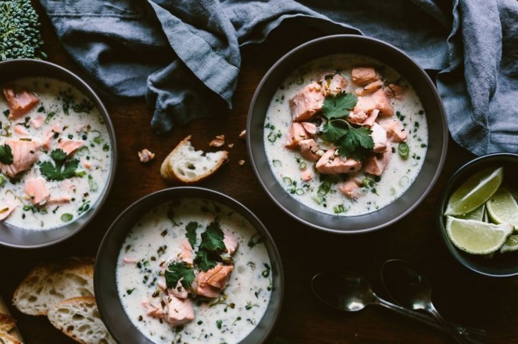 Суп с лососем и кокосовым молоком