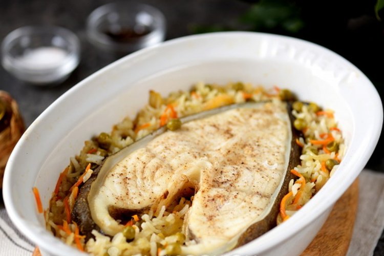 Стейки зубатки с рисом в духовке