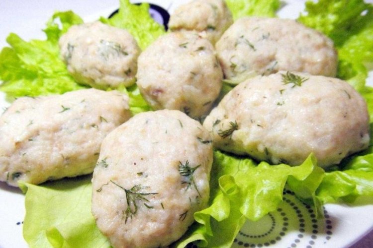 Паровые куриные котлеты с кабачком