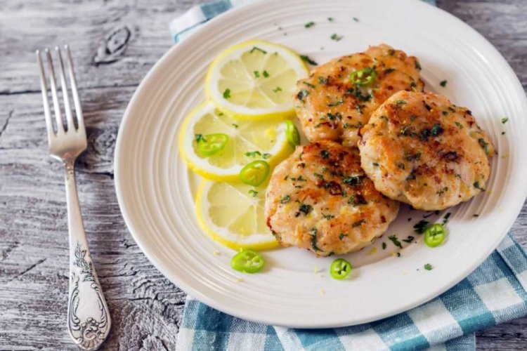 Котлеты из индейки с пекинской капустой в духовке