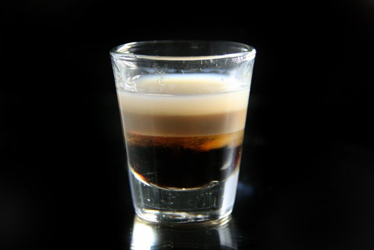 Б-52 с ореховым ликером