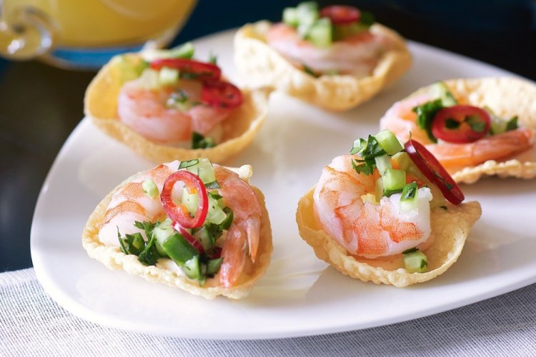 Закуска с морепродуктами на чипсах
