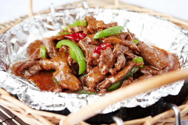 Свинина с овощами и устричным соусом