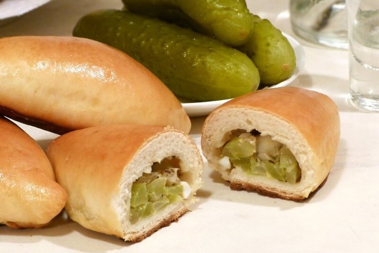 Начинка с яйцом и солеными огурцами