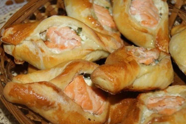 Начинка с яйцом и лососем для пирожков