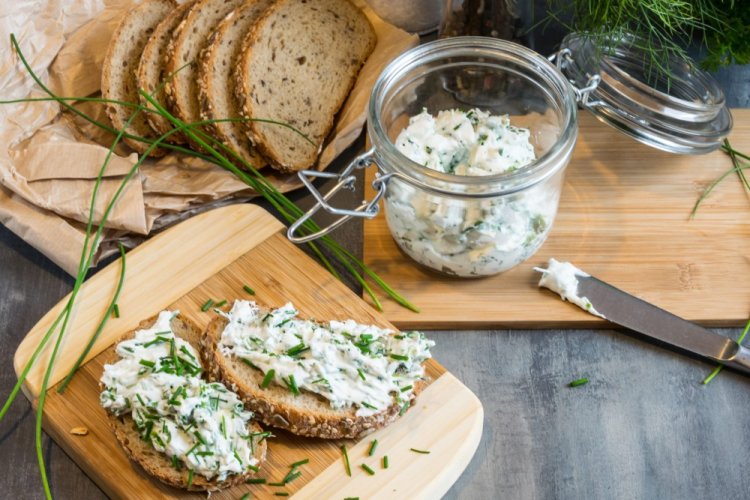 Намазка с творогом и зеленью на бутерброды