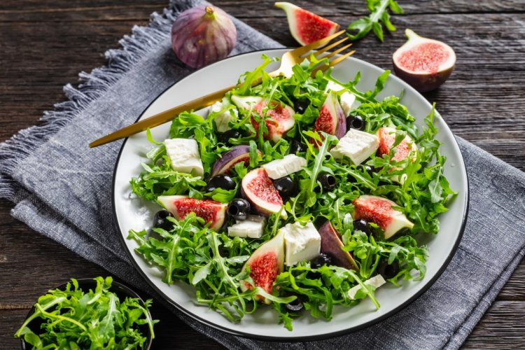 15 салатов с инжиром, которые станут вашими любимыми