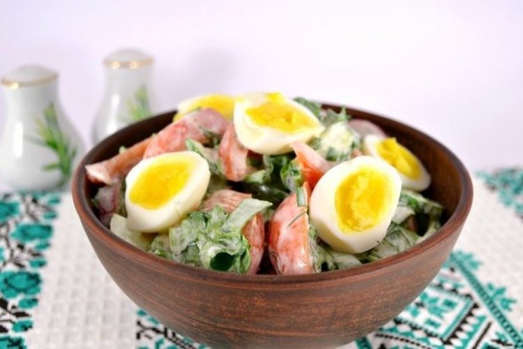 Салат с перепелиными яйцами и щавелем