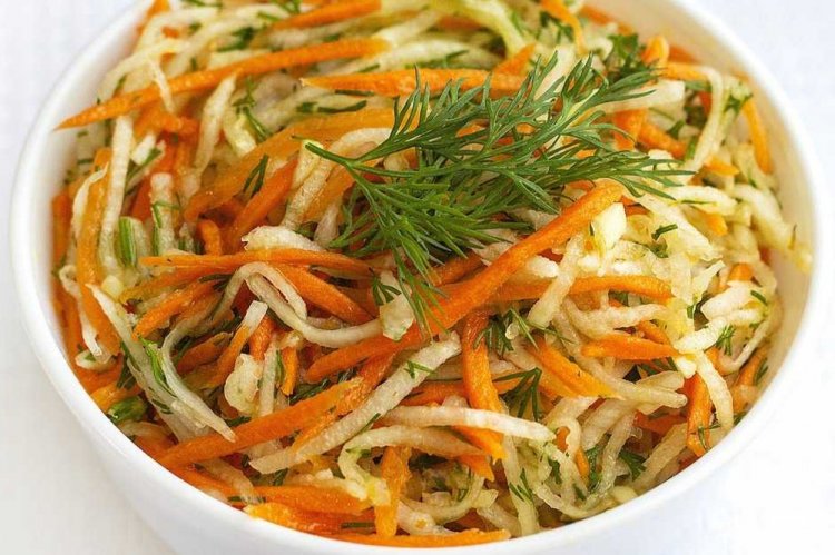 Салат с грушей и дайконом