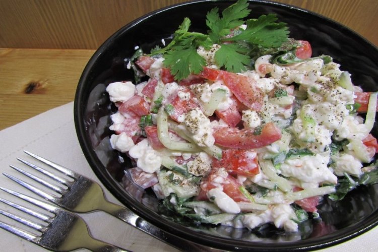 Овощной салат с творогом