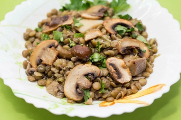 Чечевица с шампиньонами