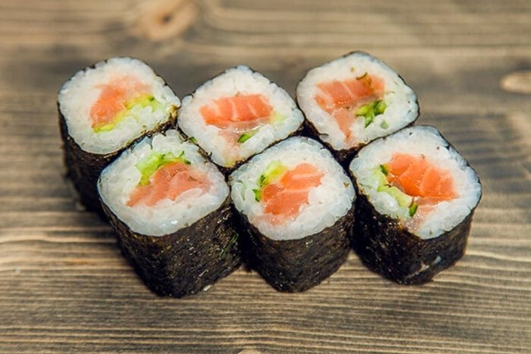 С яичным омлетом и творожным сыром