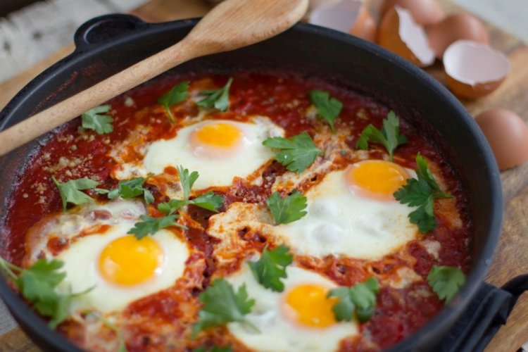 Шакшука с колбасой