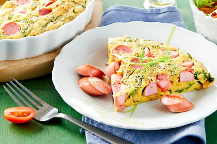 Омлет с сосисками и зеленью в духовке