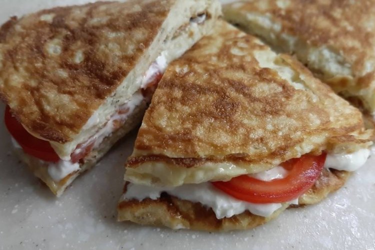 Овсяноблин с творогом и помидором