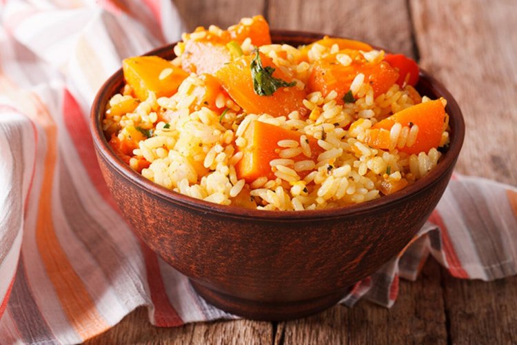 Тушеный рис с тыквой и беконом