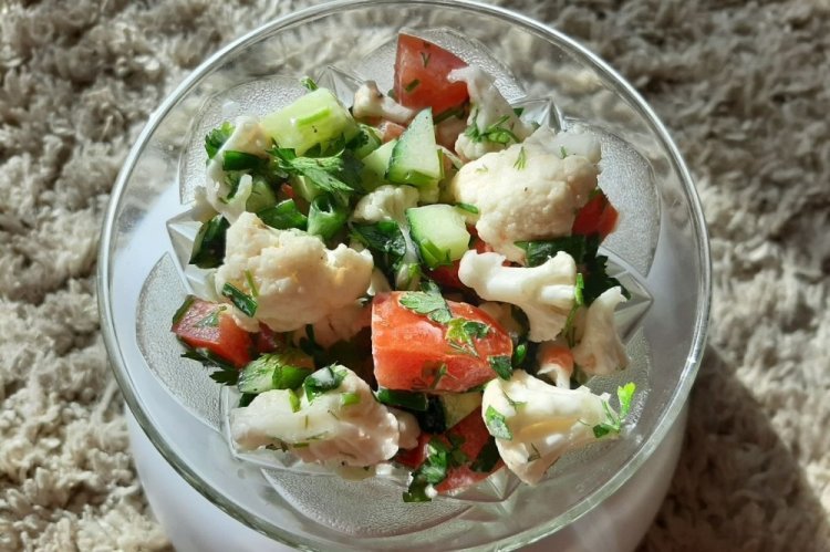 Салат из цветной капусты с вареным мясом