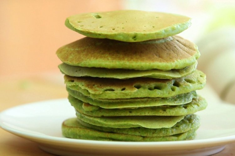 Банановые панкейки со шпинатом