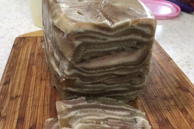 Нарезка из свиных шкурок