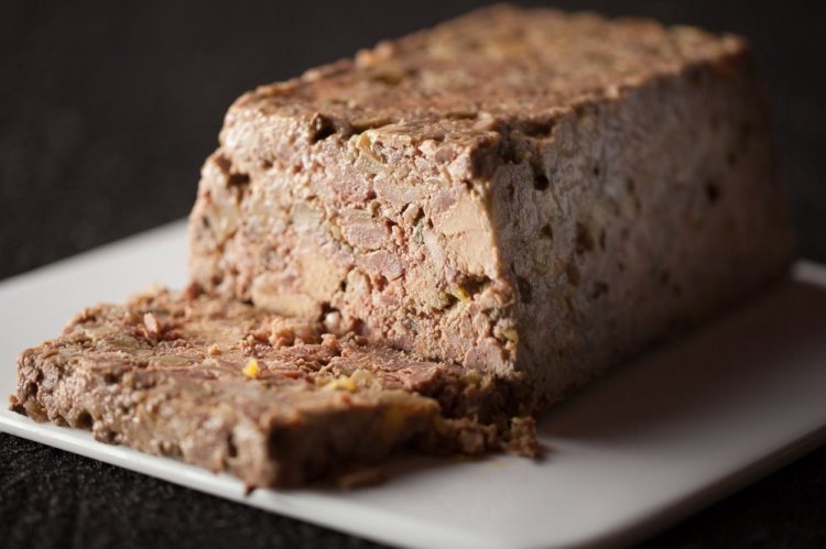 Террин из свиных шкурок и печени