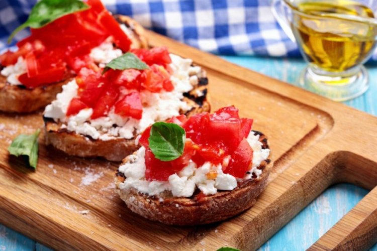 Бутерброды с творогом и помидорами на завтрак