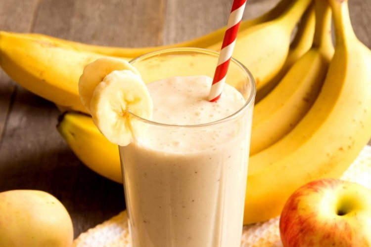 Молочный коктейль с бананом и яблоком