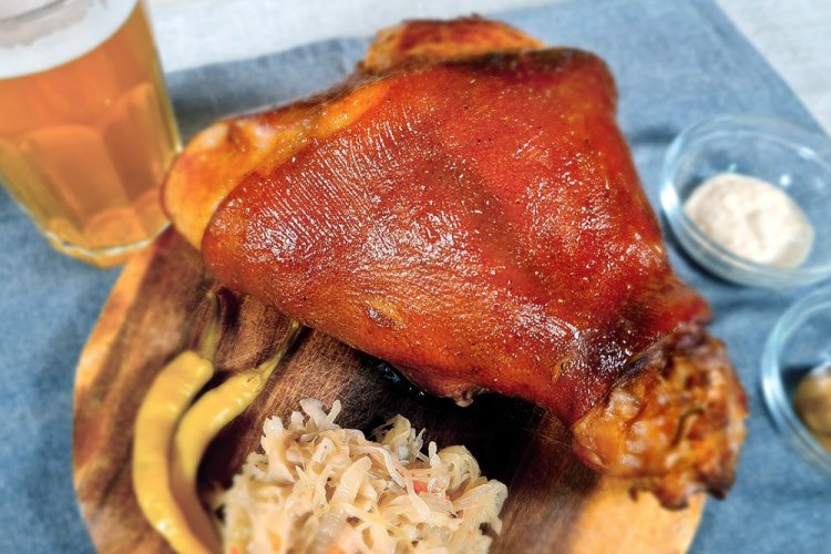 Свиная рулька в пиве по-чешски