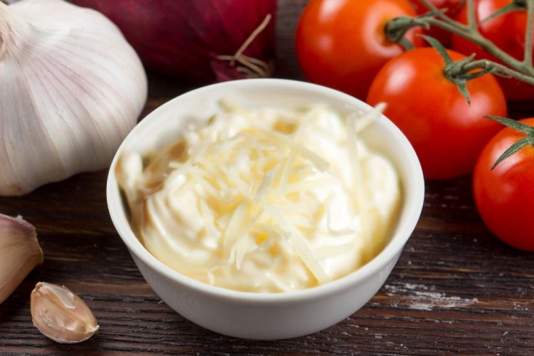 Сливочный соус с пармезаном для свиных ребрышек