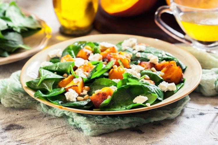 Салат с тыквой и шпинатом