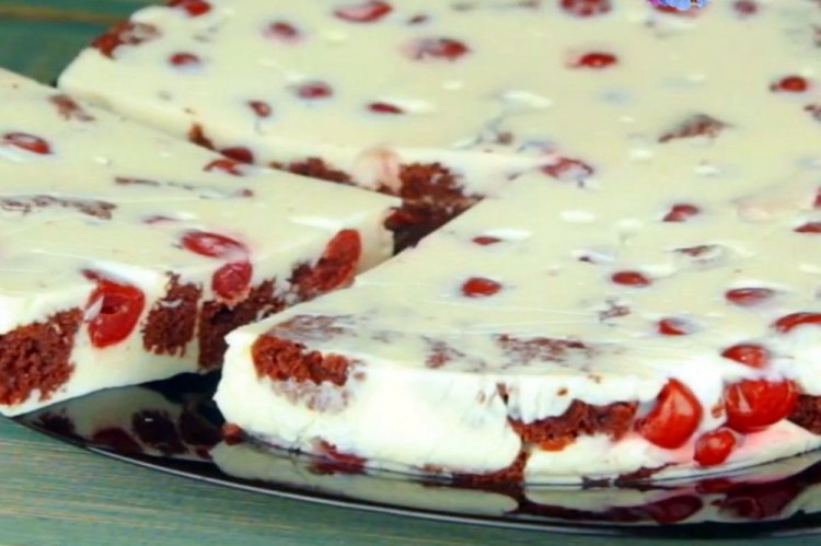 Творожно-кокосовый торт с вишней