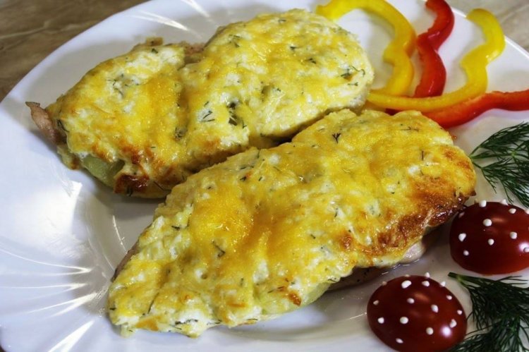 Куриные отбивные с баклажанами и ананасами в духовке