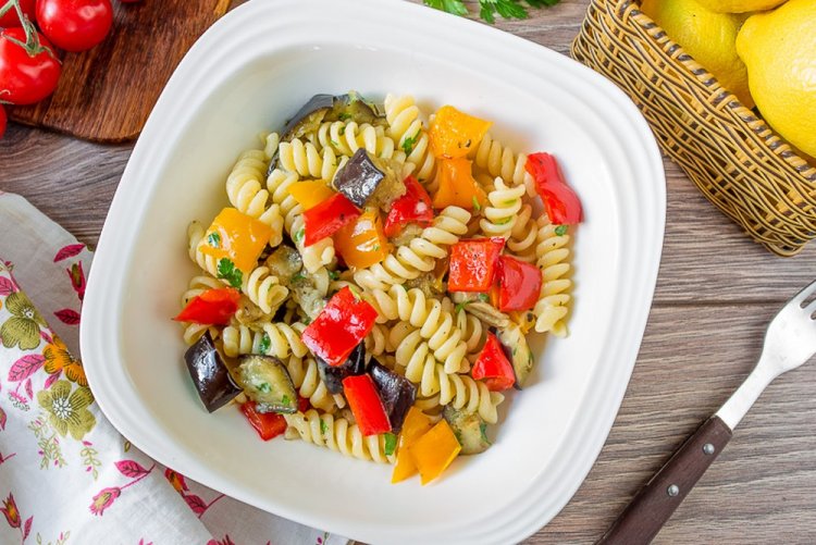 Макароны с овощами