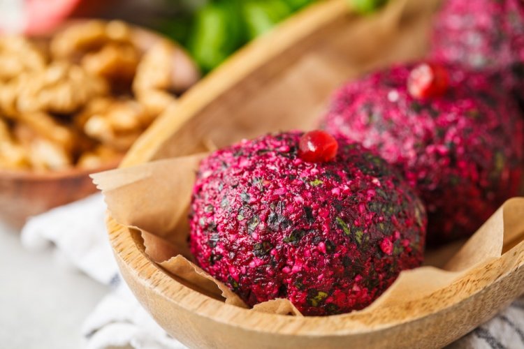 Пхали из капусты со свеклой и острым перцем