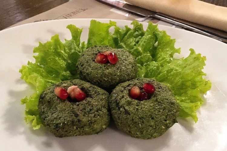 Пхали из брокколи с луком и чесноком