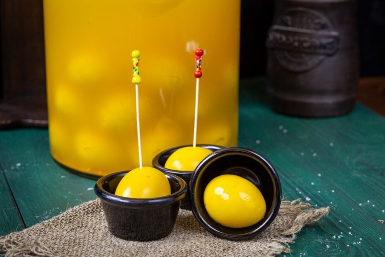 Яйца, маринованные с горчицей