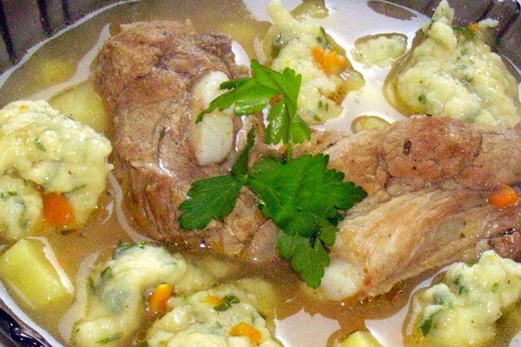 Суп из свиных ребрышек с клецками