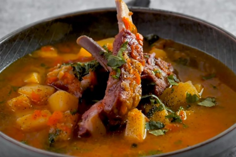 Ячневый суп со свиными ребрышками