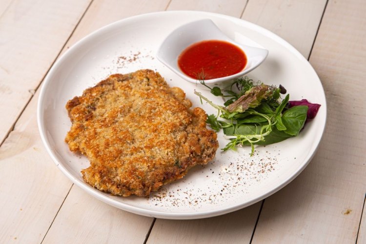 Шницель из курицы в ореховой панировке