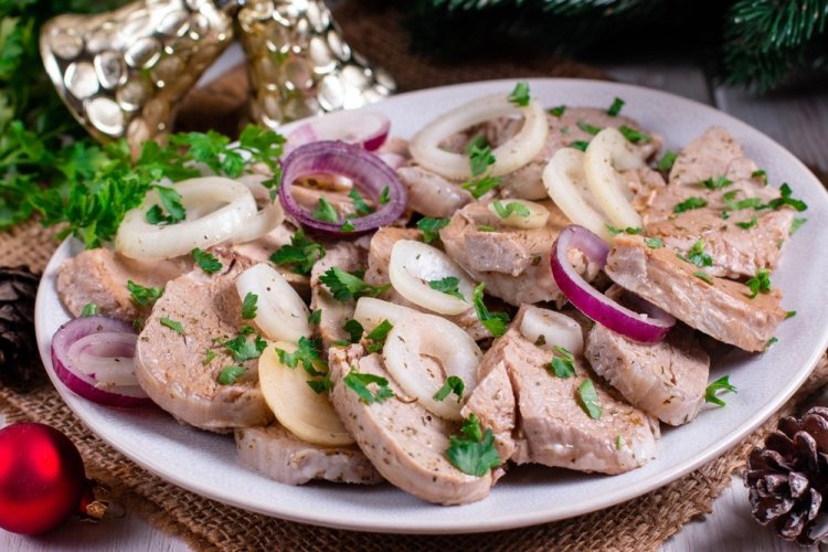 Маринованный свиной язык на Новый год