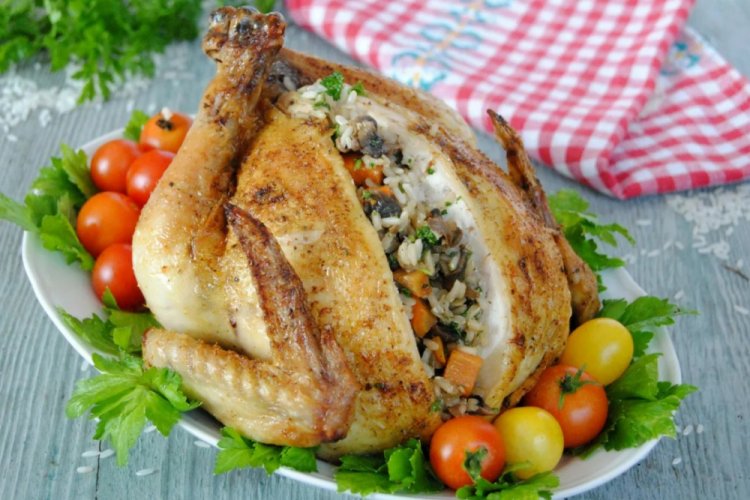 Курица с рисом и овощами в духовке