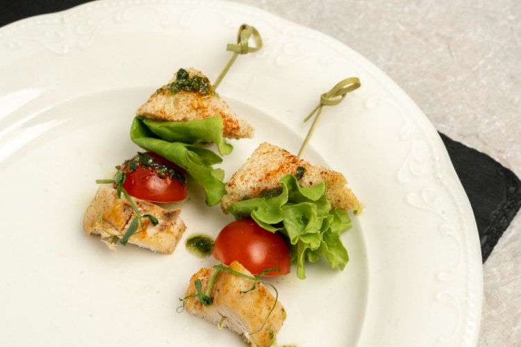 Канапе с куриной грудкой на Новый год 2024