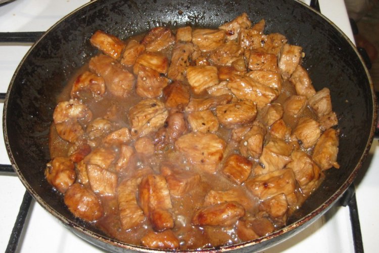 Свинина с джемом на сковороде