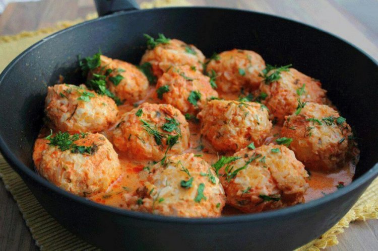 Ленивые голубцы с фаршем и рисом на сковороде