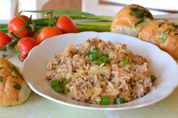 Быстрые ленивые голубцы на сковороде