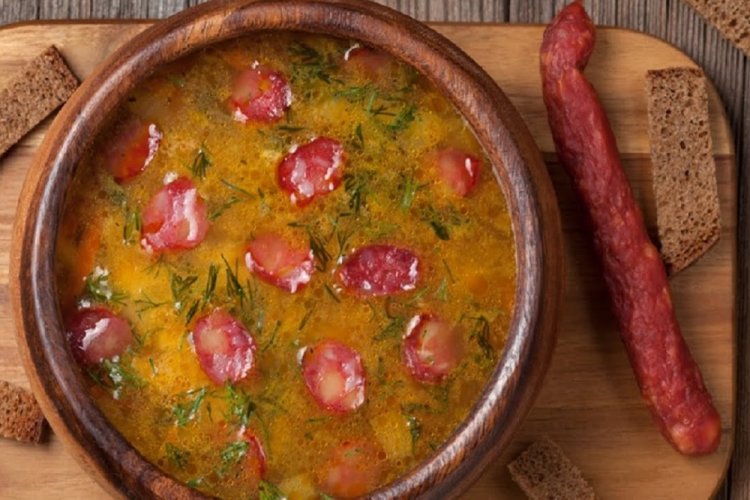 Суп с клецками и охотничьими колбасками