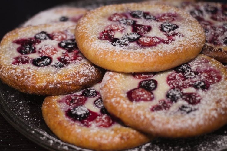Ватрушки с ягодами