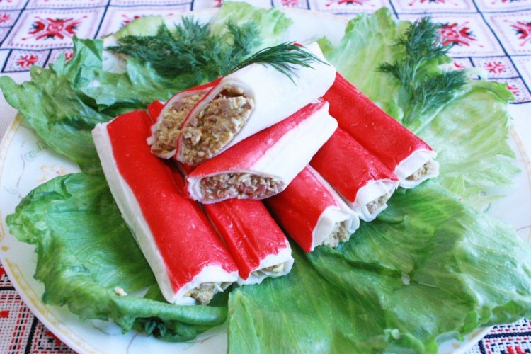 Фаршированные крабовые палочки с печенью трески